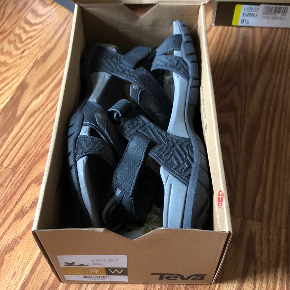 Teva sandals style Numa grey and black